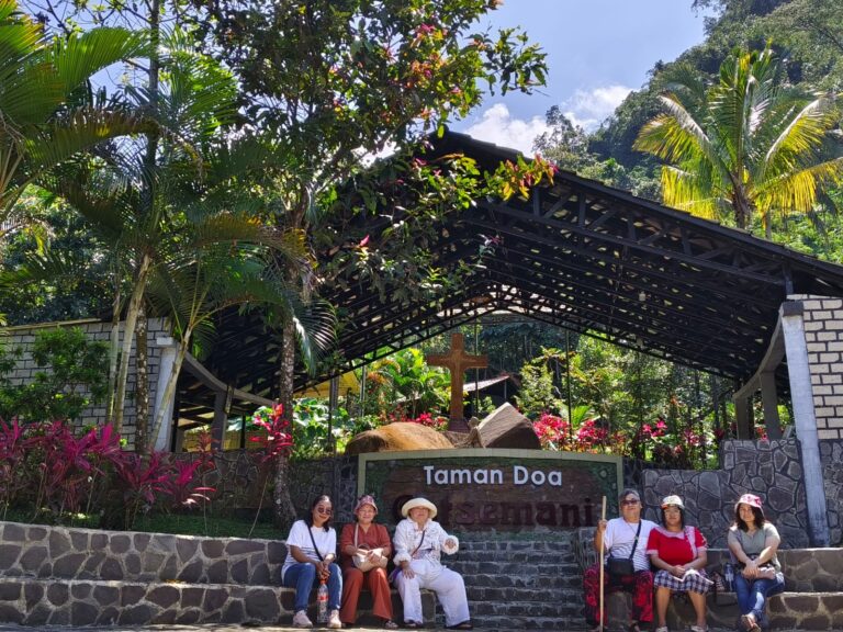 Menapaki Tangga Iman di Goa Maria Melung Banyumas: Perjalanan Rohani Romo Kefas yang Menyentuh Hati