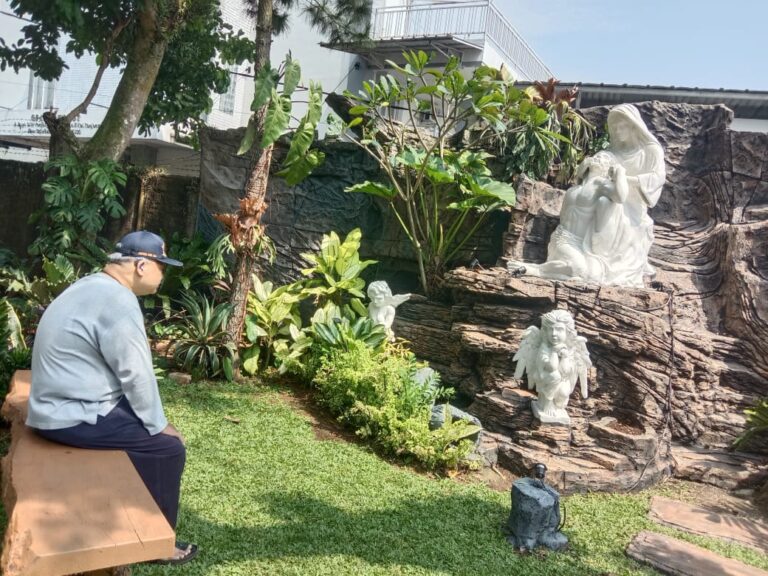 Menyusuri Jalan Salib di Tajur Halang: Napaktilas Spiritual Romo Kefas yang Menguatkan Iman