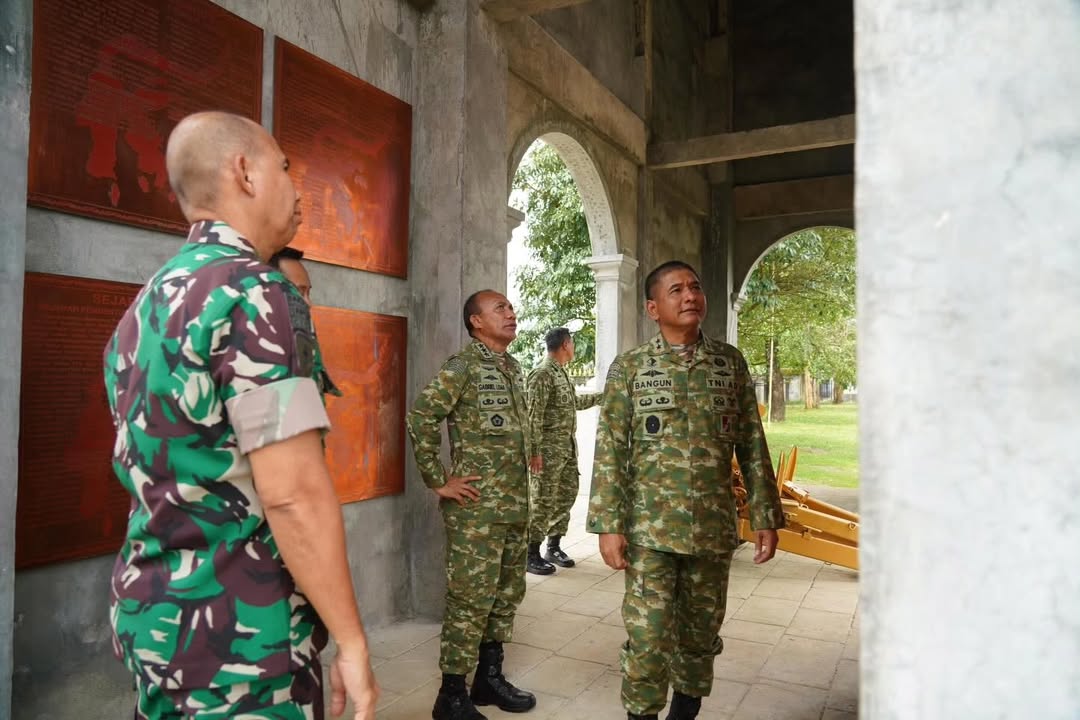 Ketika Kepemimpinan Menjadi Pelayanan: Kunjungan Kabacadnas di Divif 3 Kostrad Menguatkan Nilai Persaudaraan