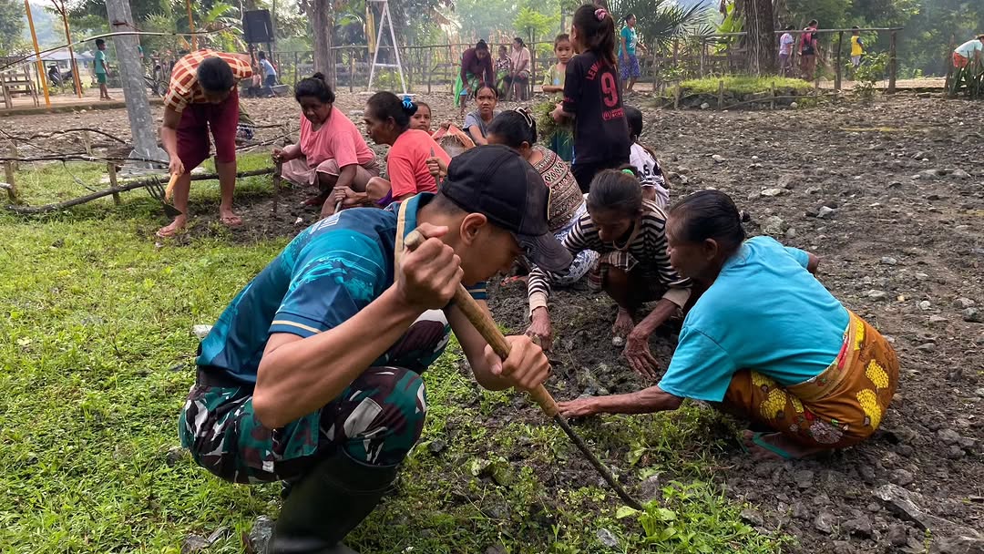 Kebersamaan di Perbatasan: Yonarmed 12 Kostrad dan Warga Rawat Kapela St. Yosep Pekerja