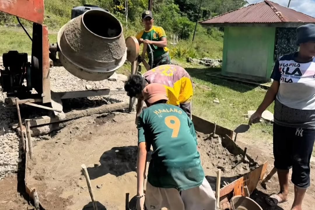 Jawab Krisis Air Bersih, Yonarmed 12 Kostrad Bangun Penampungan Air di Perbatasan