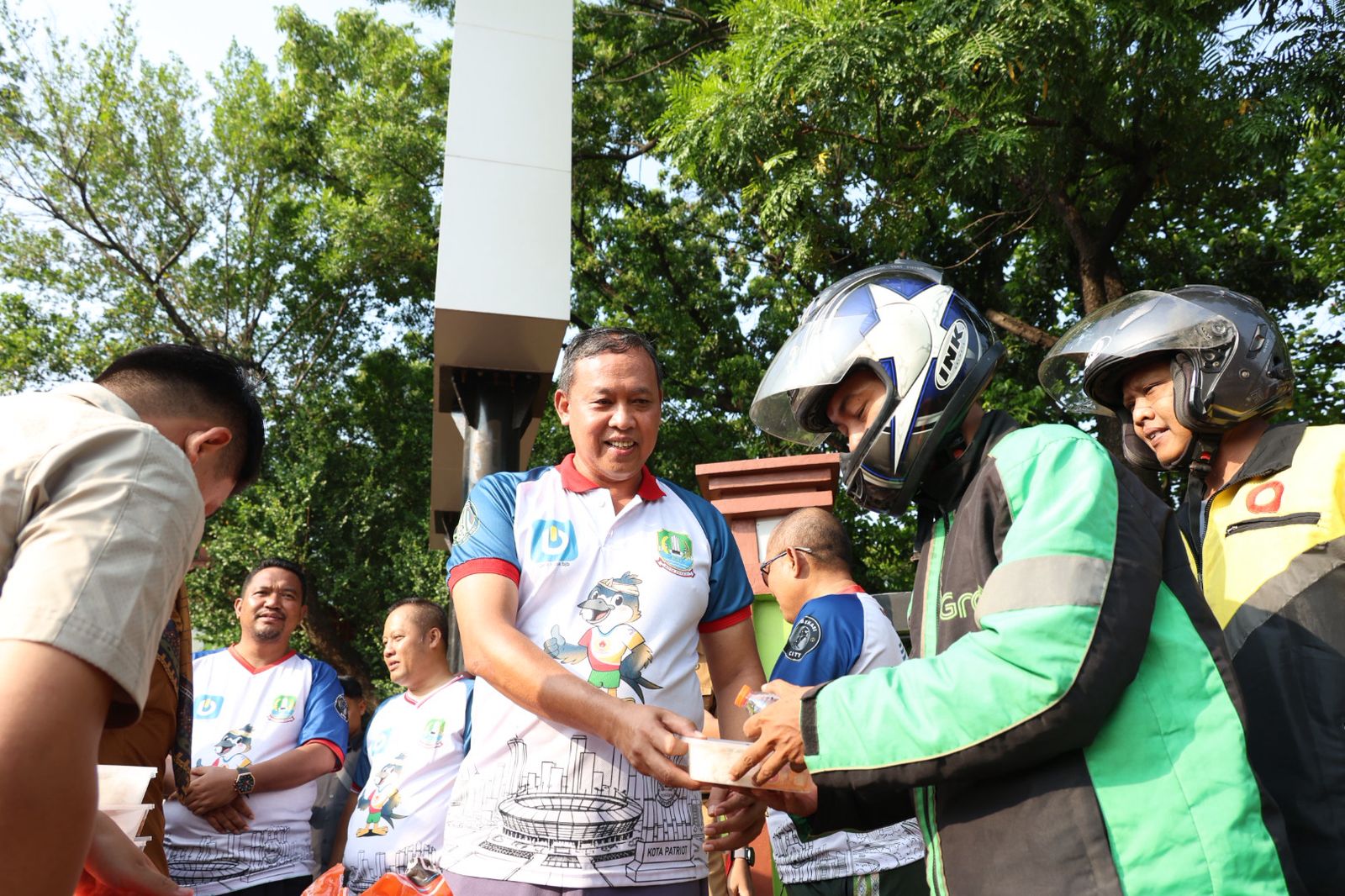 Bekasi Reposisi Program Sosial, “Selasa Bahagia” Jadi Wajah Baru Gerakan Berbagi